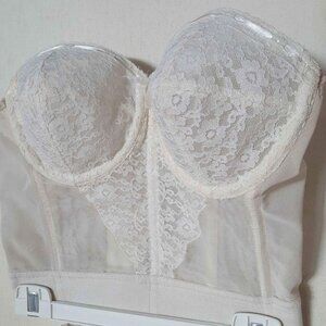 Vintage strapless bra bustier in off white with lace size bust is approx C 36